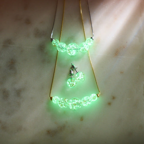 Alabaster | 925er Sterlingsilber | Glühwürmchen-Glas-Ohrstecker